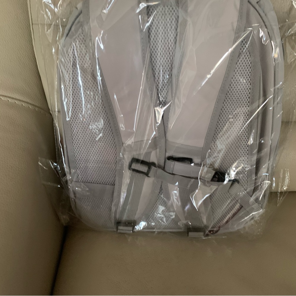 Durable carrying back pack for small pets for a small or medium size cat of dog.